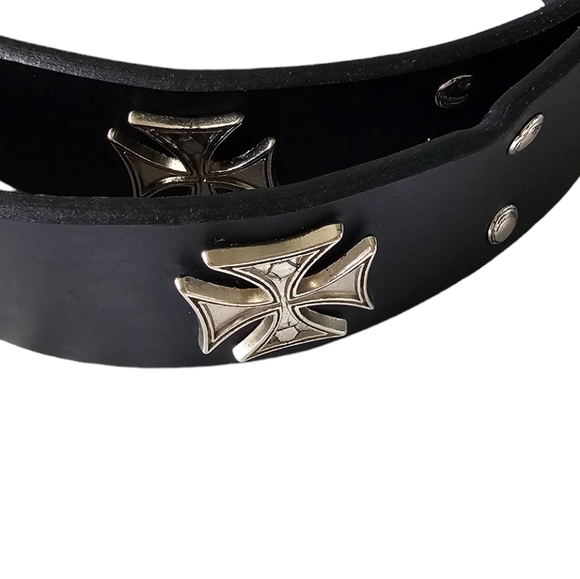 Randy River Men's leather belt with the studs and a cross. L Made in Canada. New - Picture 2 of 4